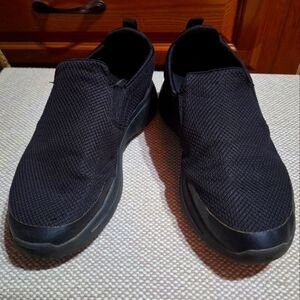 Skechers Go Walk Air Cooled Black Slip-On Men's Shoes In A Size 10. Comfort